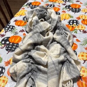 Elegant Gray and Cream Checkered Scarf